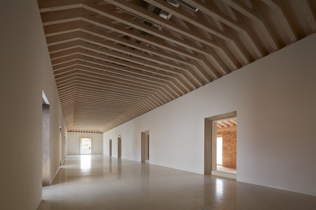 Interior view of a room with white walls and wooden ceiling beams