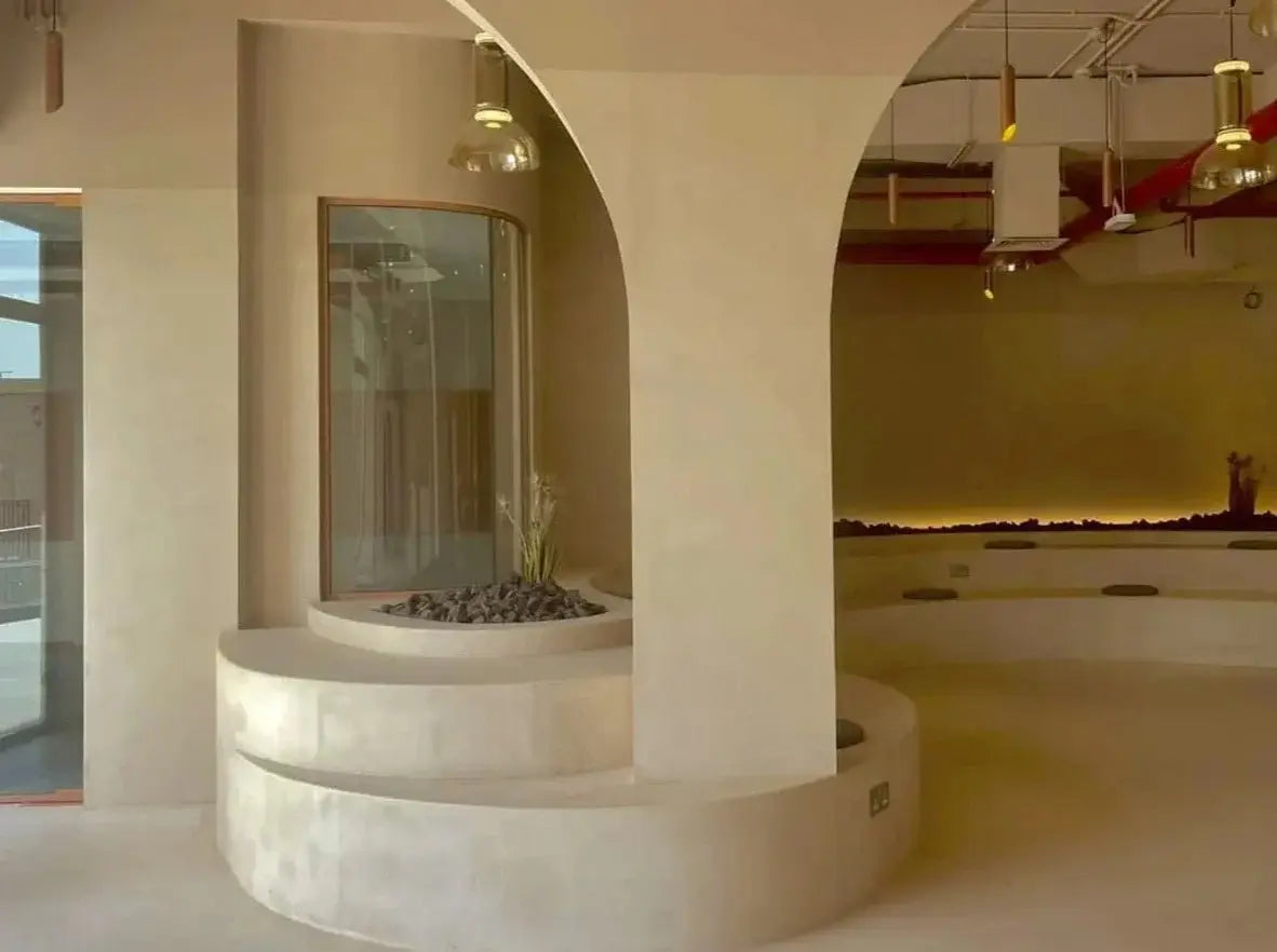 Modern interior design with a curved wall and decorative elements.