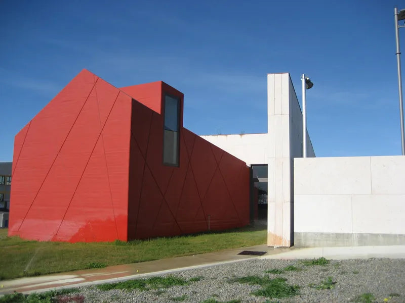 Modern home painted with acrilid in red